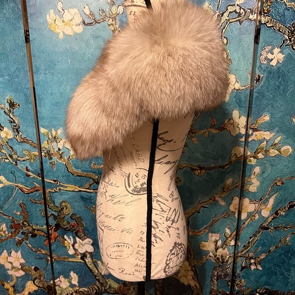 Vintage fox fur stole. - Picture 3 of 12